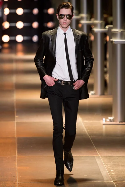 Look 32
